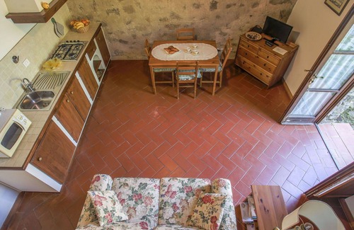 Sesto Fiorentino Villa | Bel appartement dans une maison de vacances avec piscine, WIFI, TV, animaux admis et parking