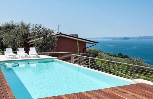 Frader Appartement | Confortable appartement pour 6 personnes avec WIFI, piscine, TV, terrasse et parking