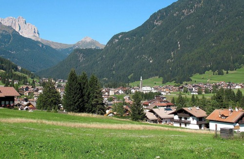 San Giovanni di Fassa Appartement | Confortable appartement pour 9 personnes avec WIFI, TV, balcon, animaux admis et parking