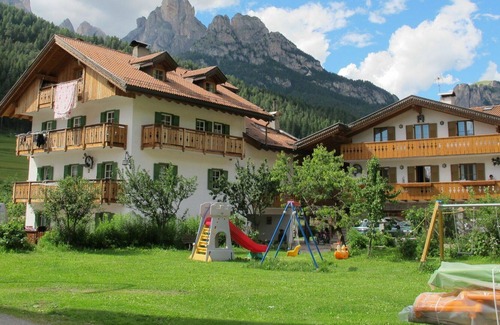 San Giovanni di Fassa Appartement | Confortable appartement pour 7 personnes avec WIFI, TV, balcon, animaux admis et parking