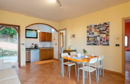 Valloria Appartement | Joli appartement avec WIFI, bain à remous, climatisation, piscine privée, TV, patio et parking