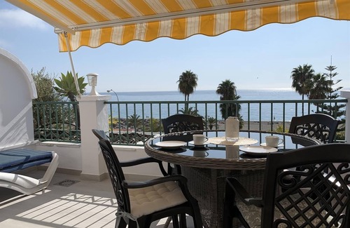 Nerja Appartement | Charmant appartement sur la plage avec vue sur mer, Wi-Fi, A/C, balcon et terrasse.