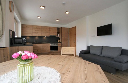 Hainzenberg Appartement | Agréable appartement pour 8 personnes avec WIFI, TV, terrasse, animaux admis et parking