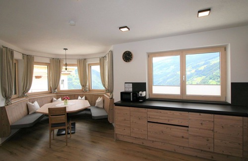 Hainzenberg Appartement | Agréable appartement pour 8 personnes avec WIFI, TV, terrasse, animaux admis et parking
