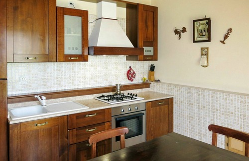 Cossombrato Appartement | Bel appartement avec WIFI, climatisation, piscine, TV, patio et animaux admis