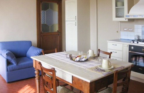 Cossombrato Appartement | Bel appartement pour 4 personnes avec climatisation, piscine, WIFI, TV, patio et animaux admis