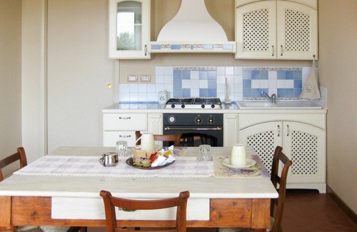 Cossombrato Appartement | Bel appartement pour 4 personnes avec climatisation, piscine, WIFI, TV, patio et animaux admis