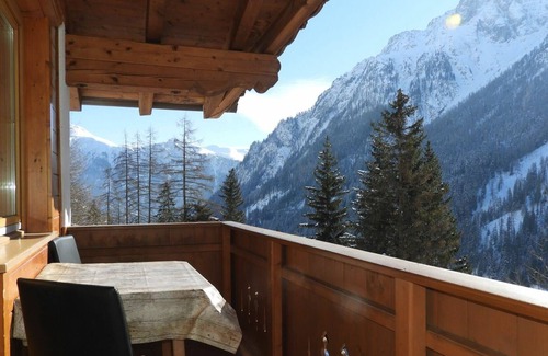 Spiss Appartement | Bel appartement pour 6 personnes avec WIFI, TV, balcon et parking