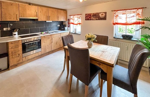Grossschoenau Appartement | Joli appartement pour 12 personnes avec WIFI, bain à remous, TV, patio et animaux admis