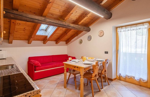 Mazzin Appartement | Bel appartement pour 2 personnes avec WIFI, TV et patio