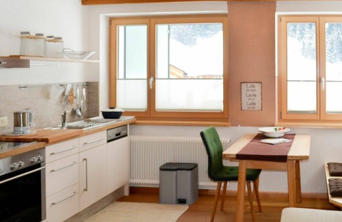 Flirsch Appartement | Agréable appartement pour 3 personnes avec WIFI et parking