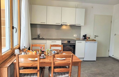 Losone Appartement | Lovely apartment for 3 people with WIFI, TV, balcony, pets allowed and panoramic view