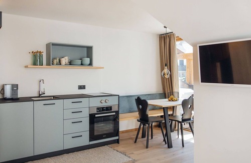 Stams Appartement | Bel appartement pour 3 personnes avec WIFI, terrasse et parking