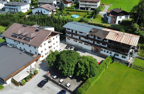 Stams Appartement | Bel appartement pour 3 personnes avec WIFI, terrasse et parking