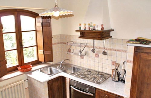 Allerona Appartement | Bel appartement pour 4 personnes avec WIFI, piscine, TV, patio, animaux admis et parking