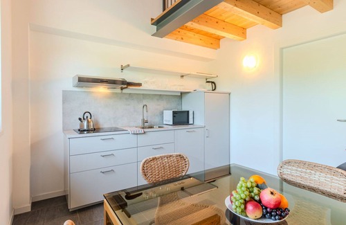 Dervio Appartement | Joli appartement avec climatisation, piscine, WIFI, TV, patio, vue panoramique et parking