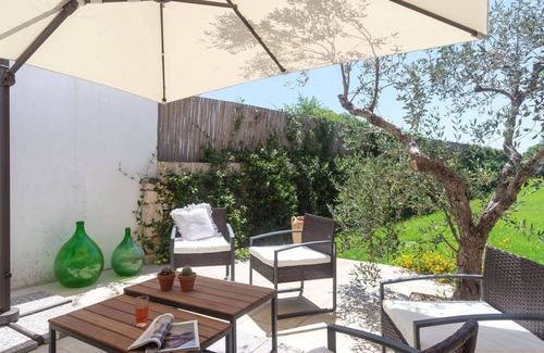 Spongano Appartement | Bel appartement avec piscine, climatisation, WIFI, TV, patio, vue panoramique et parking