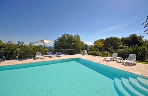 Volterra Appartement | Bel appartement avec WIFI, piscine, TV, animaux admis et parking, près de San Gimignano