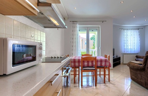 Cancini Appartement | Agréable appartement pour 4 personnes avec climatisation, WIFI, TV, terrasse et parking