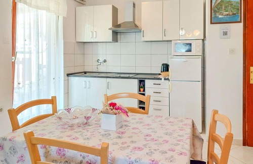 Cancini Appartement | Joli appartement pour 5 personnes avec WIFI, climatisation, TV, terrasse et parking