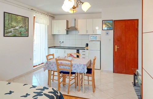 Cancini Appartement | Joli appartement pour 5 personnes avec WIFI, climatisation, TV, terrasse et parking