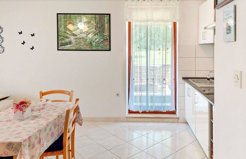 Cancini Appartement | Joli appartement pour 5 personnes avec WIFI, climatisation, TV, terrasse et parking