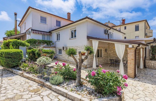 Murine Appartement | Joli appartement pour 5 personnes avec piscine, climatisation, WIFI, TV et terrasse