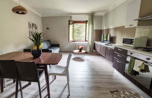 Oleggio Castello Appartement | Confortable appartement pour 6 personnes avec WIFI, TV, terrasse et animaux admis