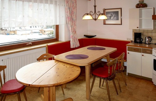 Pfunds Appartement | Joli appartement pour 8 personnes avec WIFI, TV, balcon, animaux admis et parking