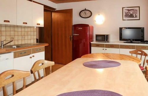 Pfunds Appartement | Joli appartement pour 8 personnes avec WIFI, TV, balcon, animaux admis et parking