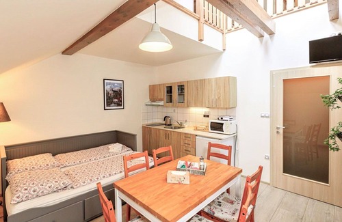 Arnoltice Appartement | Bel appartement pour 6 personnes avec WIFI, TV et terrasse