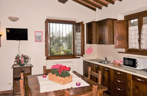 Bucine Appartement | Agréable appartement pour 4 personnes avec WIFI, piscine, TV, terrasse et animaux admis