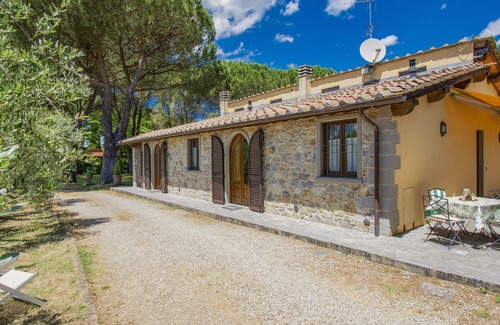 Bucine Appartement | Agréable appartement pour 4 personnes avec WIFI, piscine, TV, terrasse et animaux admis