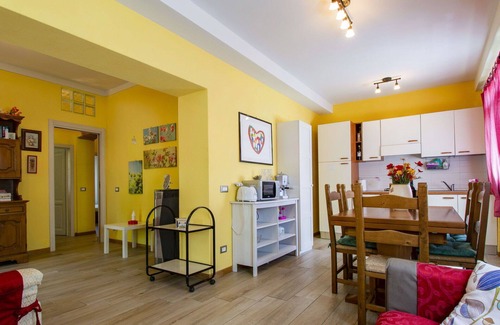 Marliana Appartement | Bel appartement pour 7 personnes avec WIFI, piscine, TV, terrasse et animaux admis