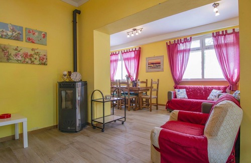 Marliana Appartement | Bel appartement pour 7 personnes avec WIFI, piscine, TV, terrasse et animaux admis