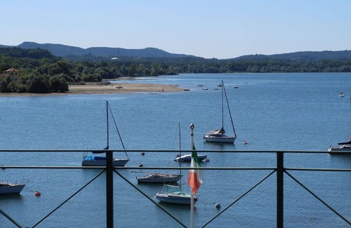 Monvalle Appartement | Joli appartement pour 5 personnes avec WIFI, piscine, TV, balcon et animaux admis
