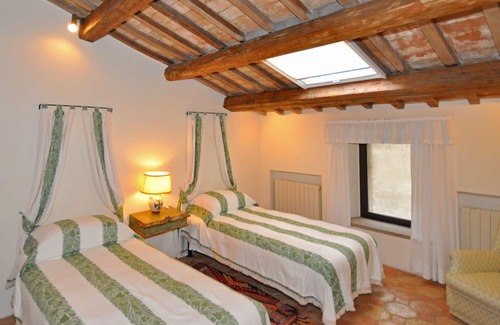 Umbertide Appartement | Joli appartement pour 4 personnes avec WIFI, piscine, climatisation, TV, vue panoramique et parking