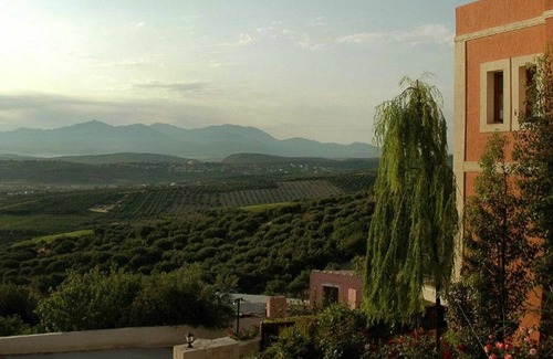Katalagari Village Appartement | Confortable appartement pour 2 personnes avec WIFI, climatisation, piscine, TV et balcon