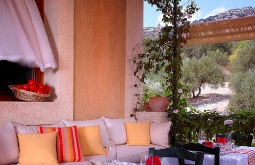 Katalagari Village Appartement | Confortable appartement pour 2 personnes avec WIFI, climatisation, piscine, TV et balcon