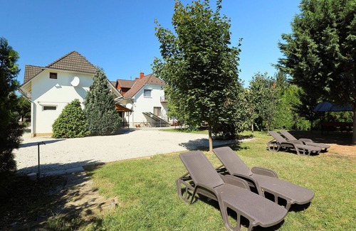Balatonszemes Appartement | Agréable appartement avec WIFI, climatisation, TV, patio, animaux admis et parking