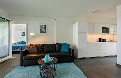 Balatonszemes Appartement | Bel appartement avec WIFI, piscine, climatisation, TV, terrasse et animaux admis