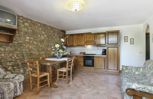 Terricciola Maison | Bel appartement dans une maison de vacances avec WIFI, piscine, terrasse, animaux admis et parking