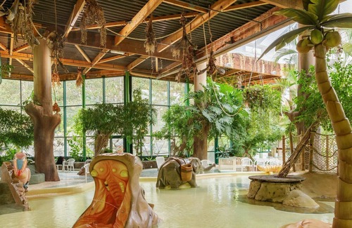 Les Barils Maison | Bel appartement dans une maison de vacances avec WIFI, piscine, bain à remous, TV, balcon, parking