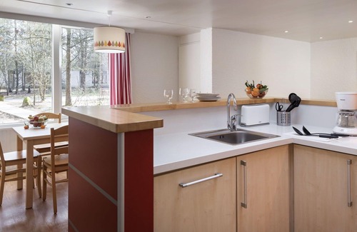 Pullay Maison | Bel appartement dans une maison de vacances avec WIFI, piscine, bain à remous, TV et parking