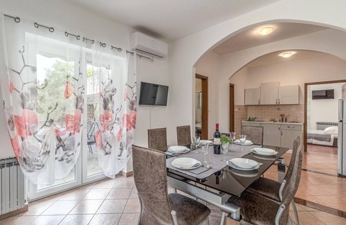 Jadranovo Appartement | Bel appartement à Jadranovo avec WiFi