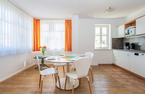 Sellin Villa | Agréable appartement dans une maison de vacances avec WIFI, TV, terrasse et animaux admis