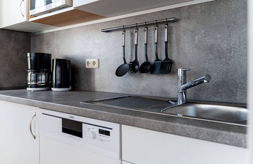 Sellin Villa | Agréable appartement dans une maison de vacances avec WIFI, TV, terrasse et animaux admis