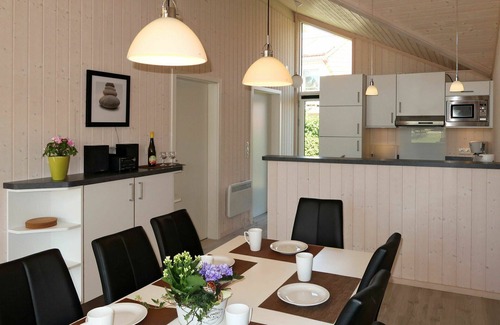 Grossenbrode Maison | Agréable appartement dans une maison de vacances avec WIFI, bain à remous, TV, terrasse, parking