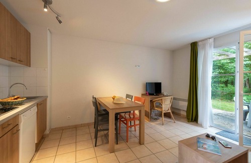 Saumur Maison | Bel appartement dans une maison de vacances avec internet, piscine, TV, terrasse et animaux admis