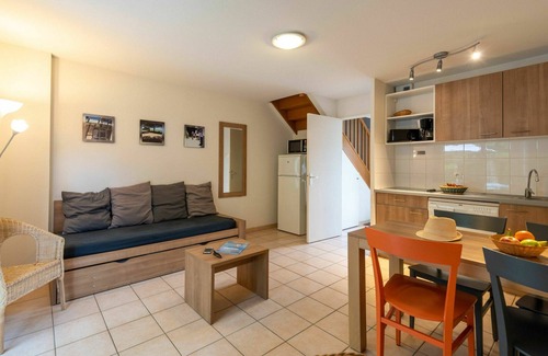 Saumur Maison | Bel appartement dans une maison de vacances avec internet, piscine, TV, terrasse et animaux admis